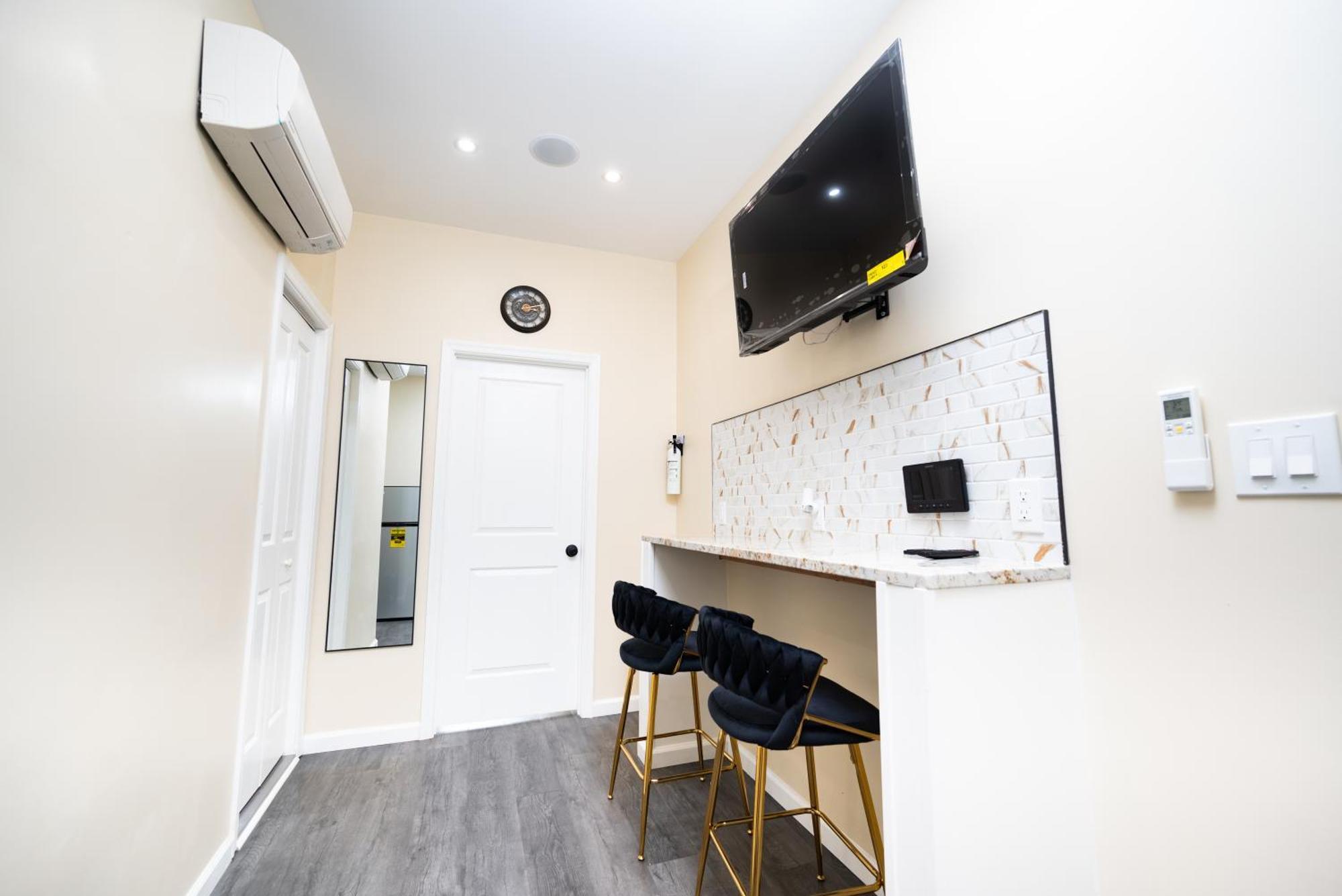 G O G Building Apartment *